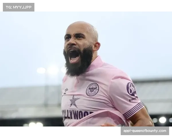 镜头聚焦:布伦特福德边锋姆贝乌莫突破后精准传中,助攻队友头球中柱。